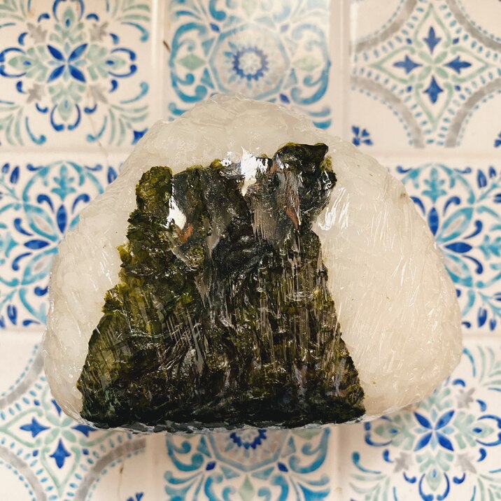 ✎*。:゚ウインナーとコーンのおにぎり